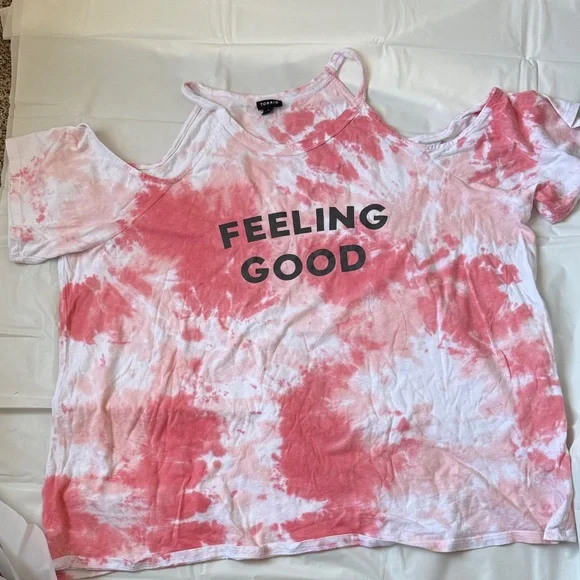 Torrid Cold Shoulder T-shirt “feeling good” size 3 - Picture 1 of 5